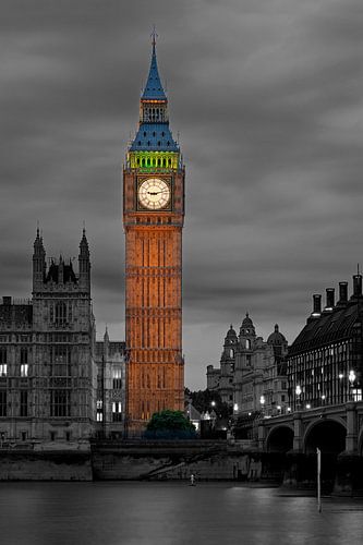Nachtfoto Big Ben deels zwart / wit te Londen