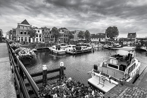 Gorinchem marina in black and white