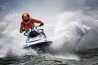 Jetskifahrer in voller Aktion