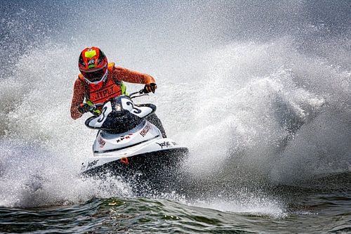 Jetskiër in volle actie