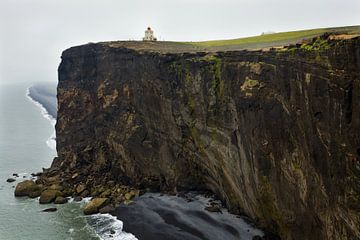 Dyrholaey cliffs van Eriks Photoshop by Erik Heuver