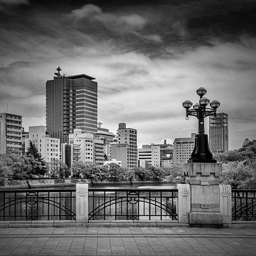 HIROSHIMA Motoyasu Brug - Zwart-wit van Melanie Viola