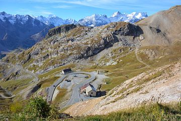 Haarspeldbochten  en vergezicht Col du Galibier Route des Grandes Alpes Frankrijk van My Footprints