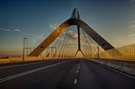 A bridge touched by the sun in the early morning von SeruRon Photo's Miniaturansicht