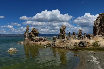 Tufa formations of the Mono Lake by Christiane Schulze