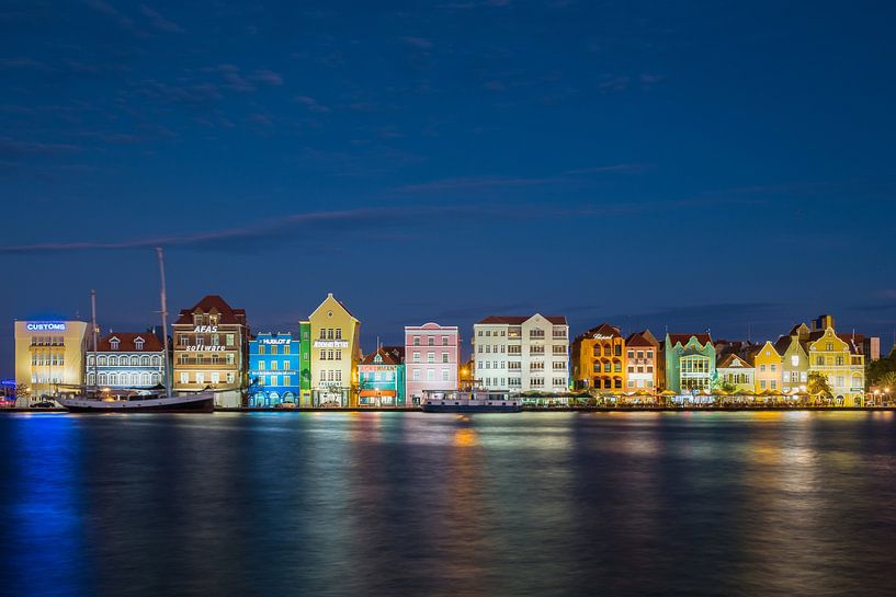 Handelskade in Willemstad van Edwin Mooijaart