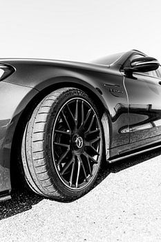 Mercedes-Benz C63 S AMG Schwarz und Weiß