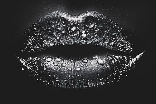 Close-up van glinsterende lippen in zwart en wit