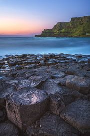 Ierland Giant's Causeway kliffen met basaltrotsen
