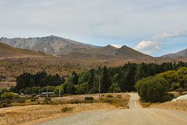 Route entre les montagnes près du lac Tekapo sur Carmen Kuijper