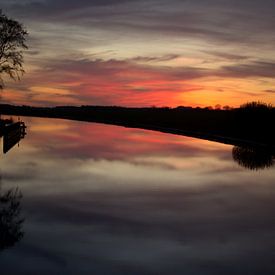 Zonsondergang over het kanaal van Frouwkje Fotografie