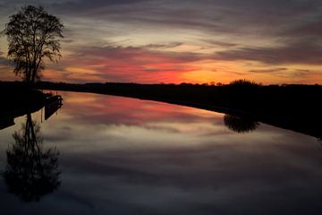 Zonsondergang over het kanaal van Frouwkje Fotografie