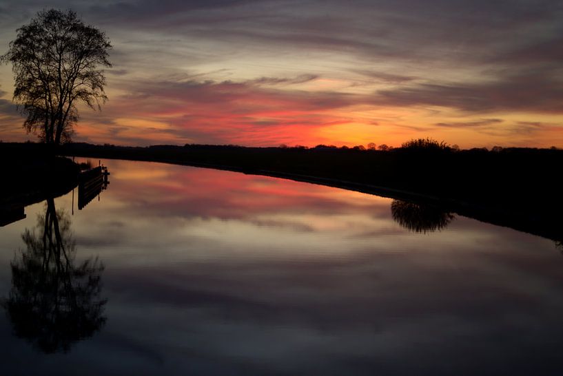 Zonsondergang over het kanaal von Frouwkje Fotografie