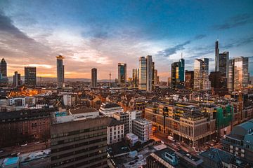 Skyline bij zonsondergang, Frankfurt am main van Fotos by Jan Wehnert