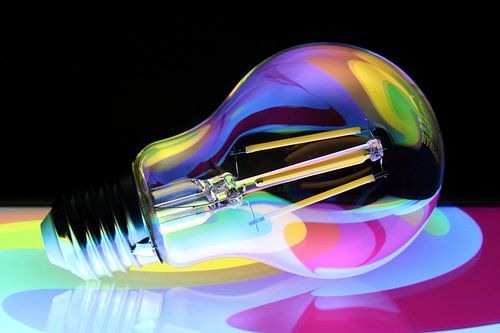 Reflets colorés dans une lampe 10