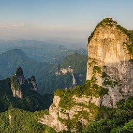 Vue de la montagne Tianmen sur Paul Oosterlaak