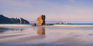 Panorama de la plage d'Aguilar en Asturies, Espagne