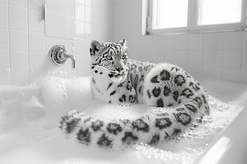 Snow leopard in the bathtub - A breathtaking bathroom picture for your WC by Felix Brönnimann