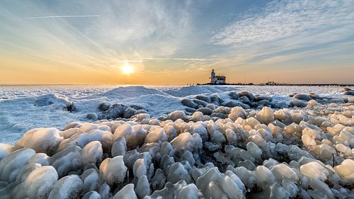 IJsformaties tijdens de zonsopgang bij Het Paard van Marken