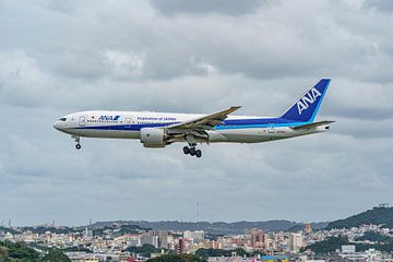 Landing van een ANA Boeing 777-200.