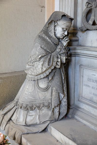 Kneeling lady praying by Joost Adriaanse