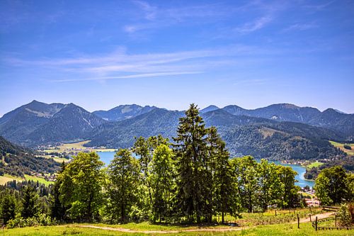 BAVARIA : UITZICHT OP DE SCHLIERSEE