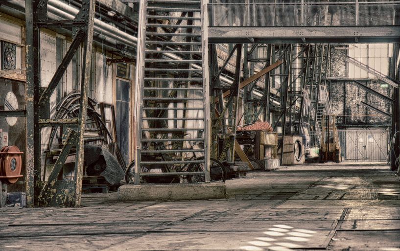 Oude fabriek IV van Yvonne Smits