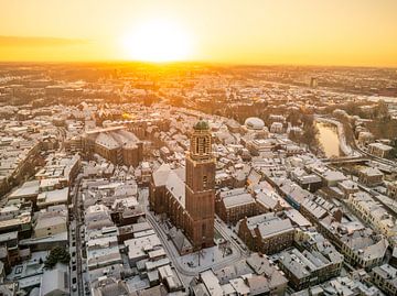 Zwolse Peperbus kerktoren tijdens een koude winter zonsopgang van Sjoerd van der Wal Fotografie