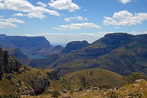 Blyde River Canyon in Zuid-Afrika met de Drie Rondavels van de andere kant