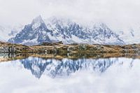 Reflet des sommets enneigés dans le lac