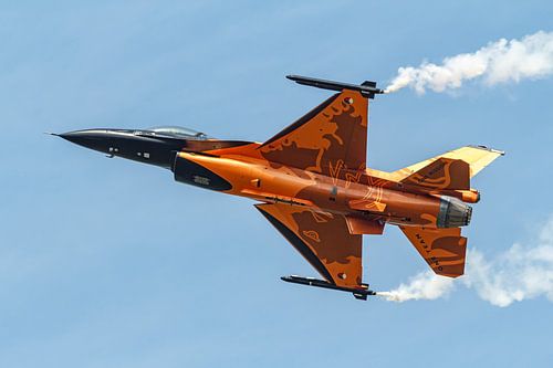 KLu F-16 Solo Display Team 2013 with the Orange Lion.