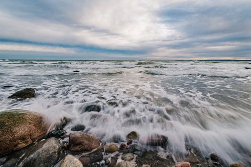 Ostseewellen am Steinstrand von Mirko Boy