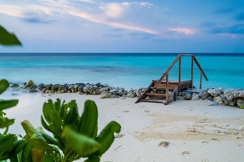 De kleine brug bij de golfbreker
