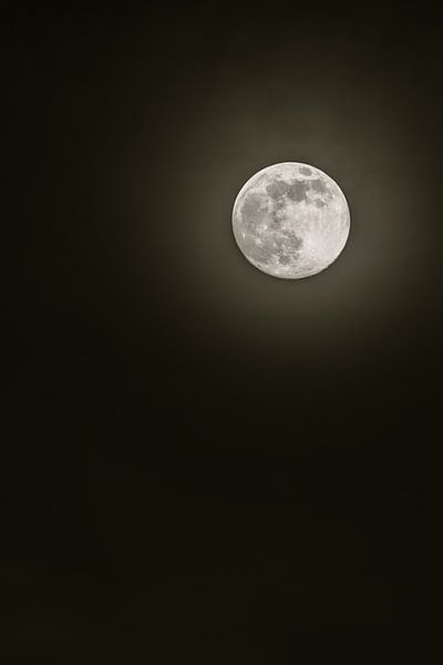 The moon at night by Anjo ten Kate