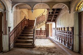 Treppenhaus in einer verlassenen Villa - Portugal von Gentleman of Decay