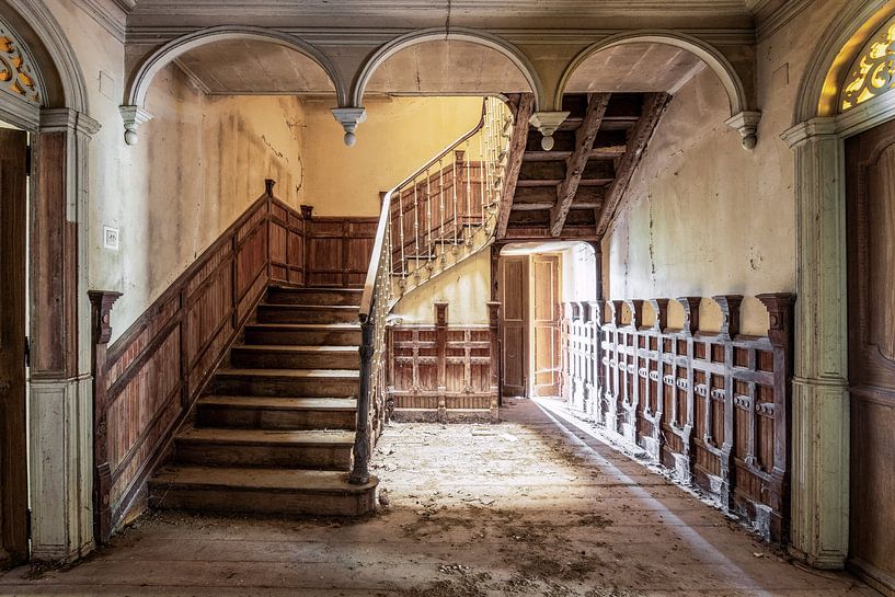 Treppenhaus in einer verlassenen Villa - Portugal von Gentleman of Decay