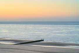 Golfbreker op het strand van Zoutelande