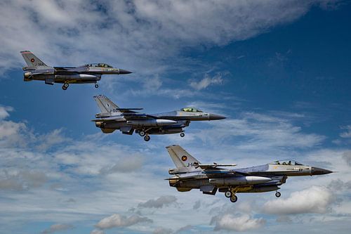 3x F-16 Fighting Falcon, de J505, J144 en J368, Nederland. Compilatie