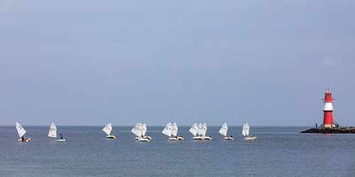Optimistboten in Warnemünde aan de Oostzee van Werner Dieterich