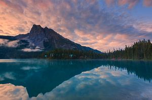 Lever de soleil sur le lac Emeraude, Canada sur Henk Meijer Photography
