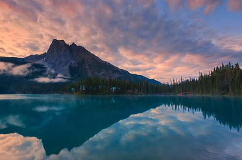 Zonsopkomst Emerald Lake, Canada