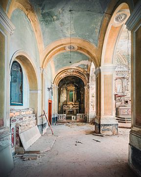 Verlaten Kerk in Apice Italië. van Roman Robroek - Foto's van Verlaten Gebouwen