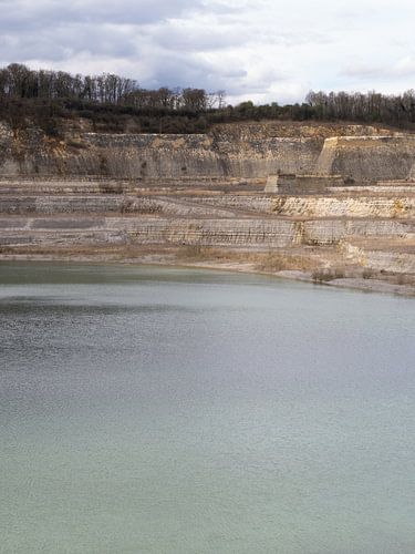 L'eau bleue dans la carrière d'enci maastricht