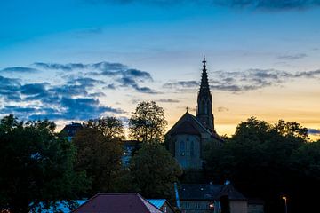 Duitsland, Mooie zonsondergang hemel boven kerk in stuttgart stad van adventure-photos