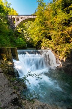 Die schöne Straße durch die Vintgar-Schlucht. von Robby's fotografie