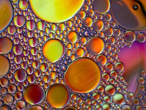Abstracte Fotografie - Olie op Water in Geel, Oranje