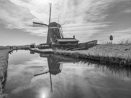 molen reflectie zwart-wit