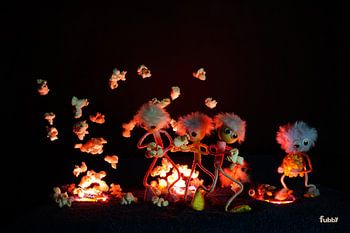 Fubby's bij popcorn explosie uit lava gaten.