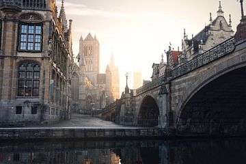 Het Belgische Gent | de Sint Michielsbrug en het middeleeuws centrum bij zonsopgang | travelphotography van Laura Dijkslag