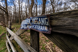 Schild Betreten verboten